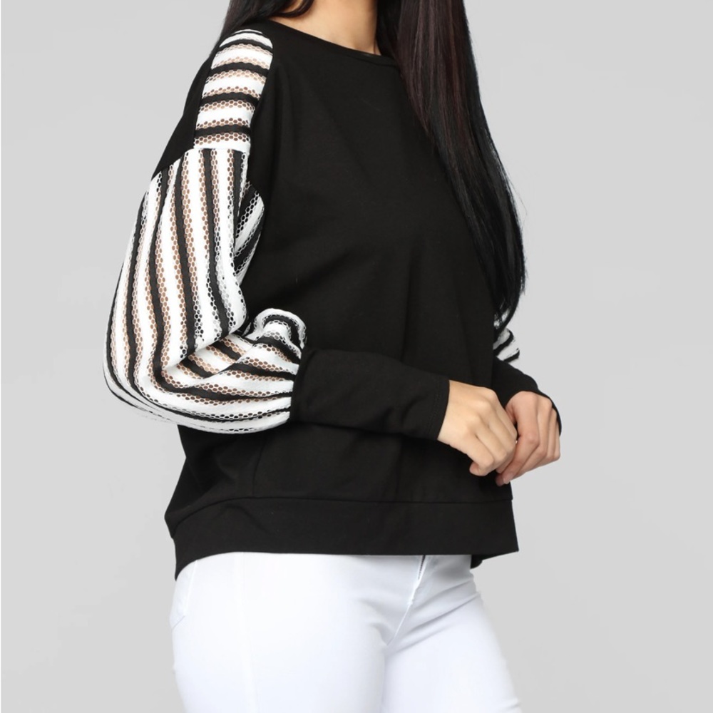 NWT- FASHIONABLE BLACK AND WHITE SWEATSHIRT. - Picture 2 of 5